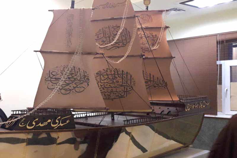 کتابت قرآن بر روی کشتی ۳ متری +عکس