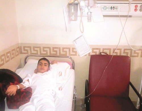تنبیه بدنی دانش‌آموزان این‌بار در اسلام‌شهر/ دانش‌آموز روانه بیمارستان شد/ مدیر مدرسه: شانتاژ شده!/ عکس