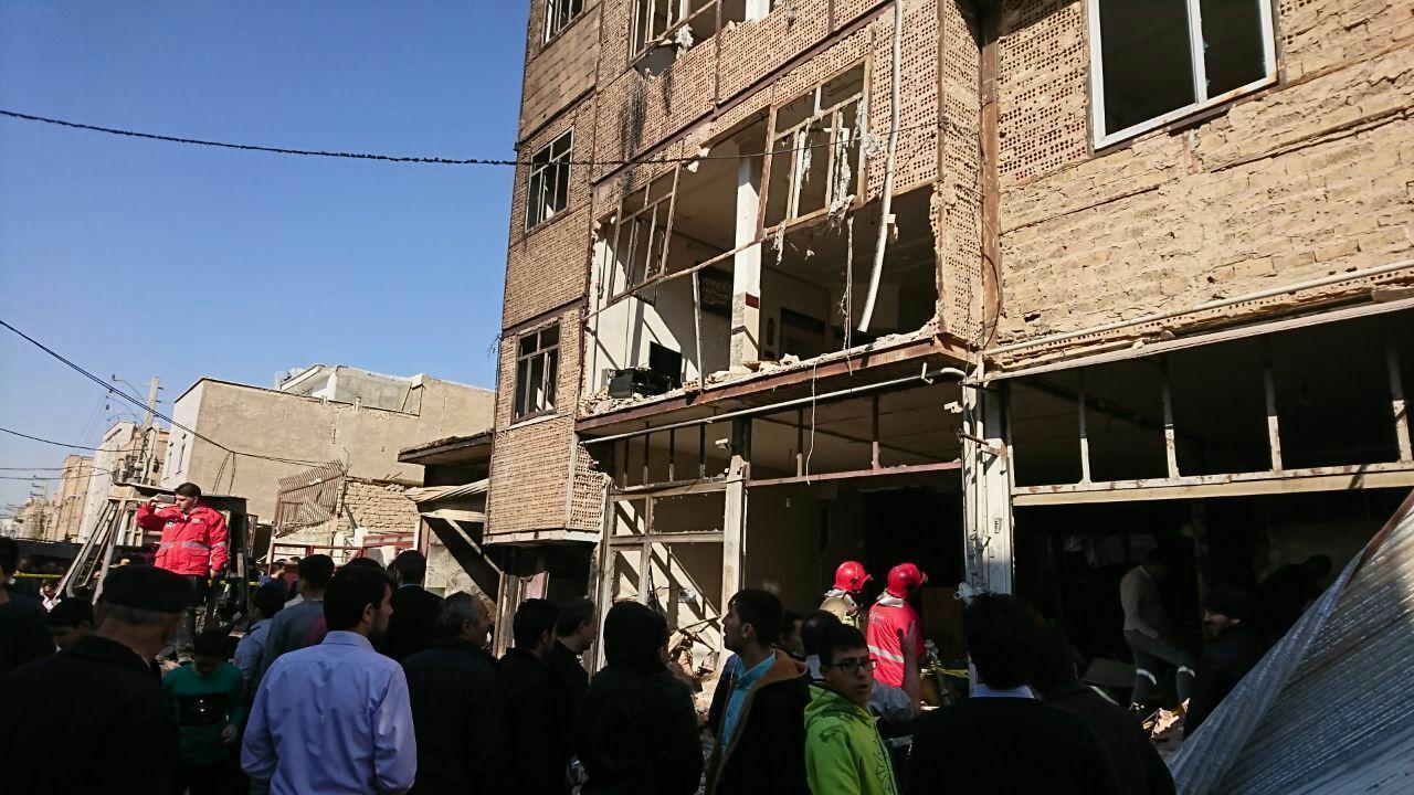 نشت گاز و انفجار ساختمانی در اسلامشهر+عکس