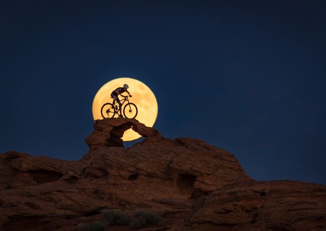 عکس / دوچرخه‌سواری روی صخره‌ها در عکس روز نشنال جئوگرافیک