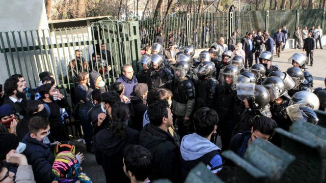 بررسی اعتراض‌های خیابانی دی‌ماه: در صورت ادامه وضع موجود، همه بازنده خواهند بود