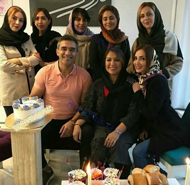 مهمانی احمدرضا عابدزاده و همسرش با دوستانشان/عکس