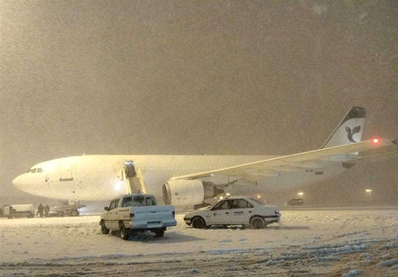 بارش شدید برف در فرودگاه امام خمینی/لغو پروازها+عکس
