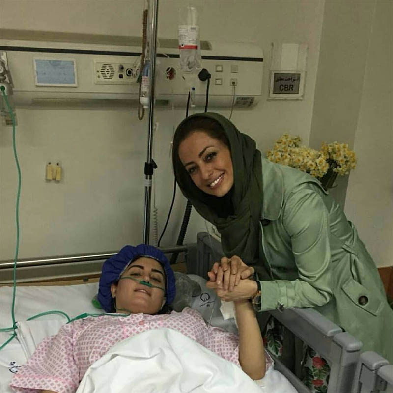 عیادت خانم بازیگر از الناز شاکردوست در بیمارستان + عکس