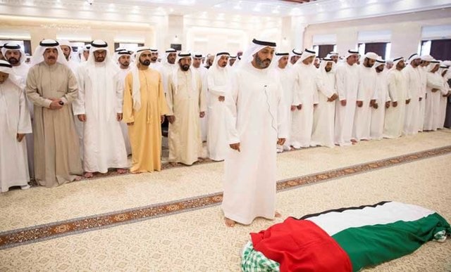 رئیس امارات در مراسم خاکسپاری مادرش شرکت نکرد!/عکس