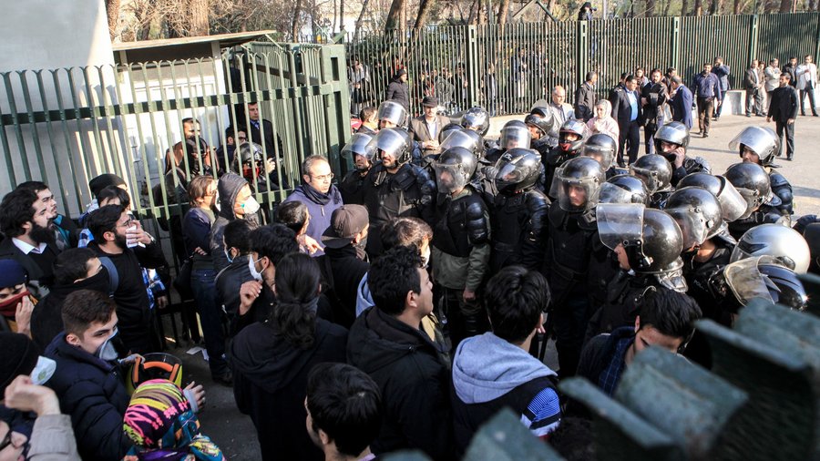 تشکیل پرونده قضایی برای برخی دانشجویان بازداشتی/دانشگاه تهران: نمی‌توان مداخله کرد