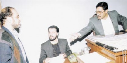 به مرتضوی گفتم روزی در همین جمهوری اسلامی به اتهام ارتکاب جنایات علیه بشریت به زندان خواهی رفت/ مرتضوی پوزخندی زد و گفت: چنین آرزویی را به گور خواهی برد به مرتضوی گفتم روزی در همین جمهوری اسلامی به اتهام ارتکاب جنایات علیه بشریت به زندان خواهی رفت/ مرتضوی پوزخندی زد و گفت: چنین آرزویی را به گور خواهی برد