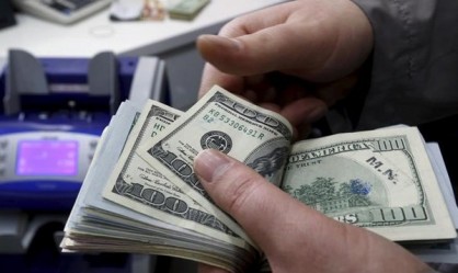 صف های طولانی خرید دلار در فردوسی و چهار راه استانبول+تصاویر صف های طولانی خرید دلار در فردوسی و چهار راه استانبول+تصاویر
