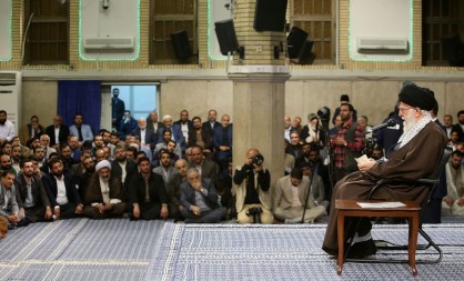 رهبر انقلاب: اینکه ۴ دختر فریب بخورند و روسری بردارند، مسئله ای حقیر است/آنچه بنده را حساس می کند، طرح مسئله «حجاب اجباری» از دهان برخی خواص است؛ در بین این افراد روزنامه نگار، روشنفکرنما و آخوند معمّم هم وجود دارد /حضور ایران در منطقه ربطی به آمریکا و اروپا ندارد رهبر انقلاب: اینکه ۴ دختر فریب بخورند و روسری بردارند، مسئله ای حقیر است/آنچه بنده را حساس می کند، طرح مسئله «حجاب اجباری» از دهان برخی خواص است؛ در بین این افراد روزنامه نگار، روشنفکرنما و آخوند معمّم هم وجود دارد /حضور ایران در منطقه ربطی به آمریکا و اروپا ندارد