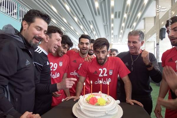 جشن تولد در تیم ملی فوتبال/ عکس