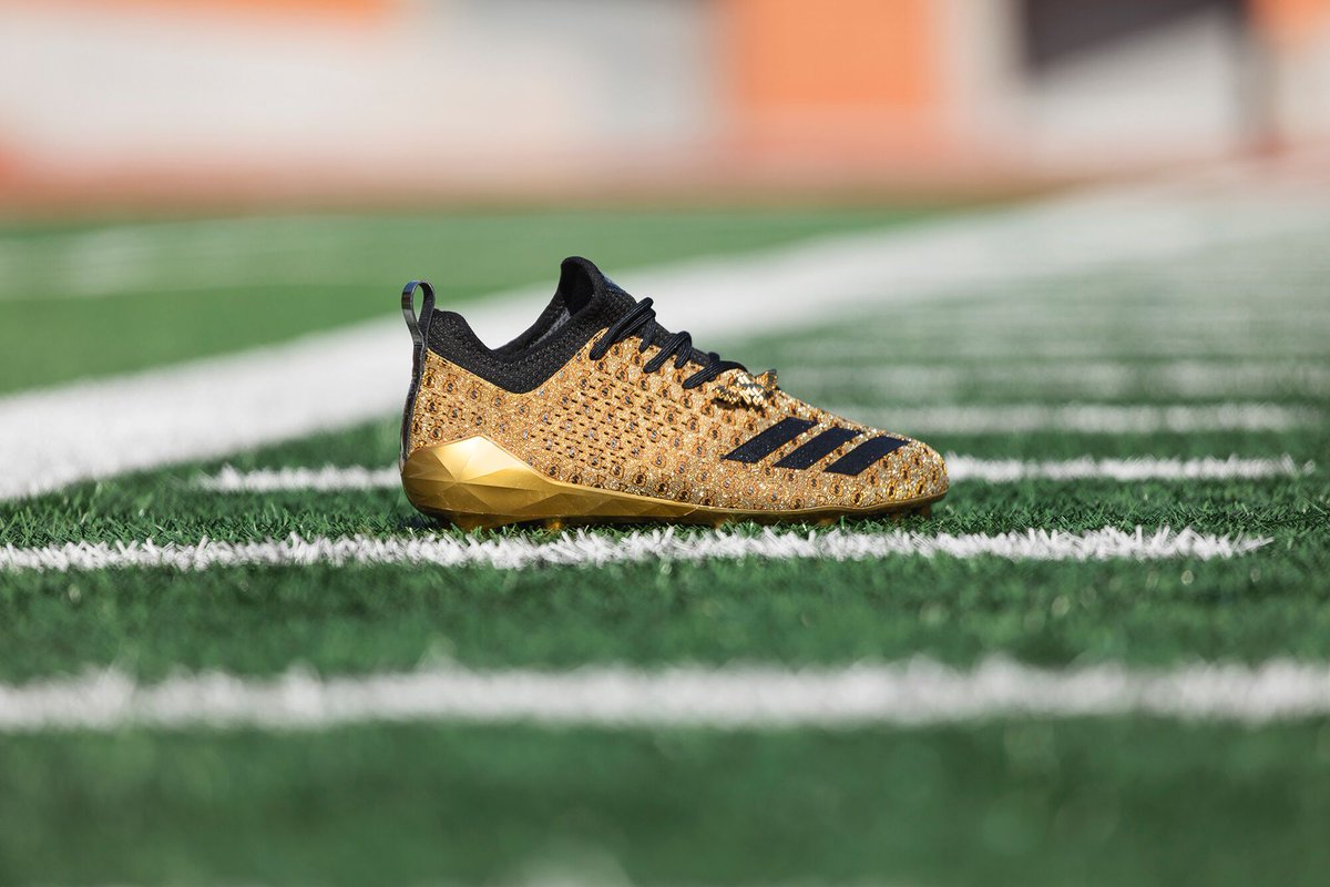 ساخت کفش های فوتبال از جنس طلا +تصاویر