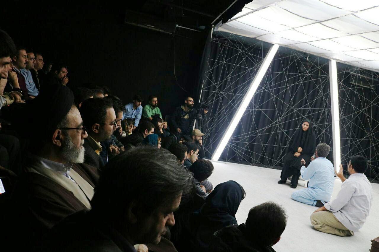 حضور یک امام‌جمعه در سالن تئاتر/ عکس