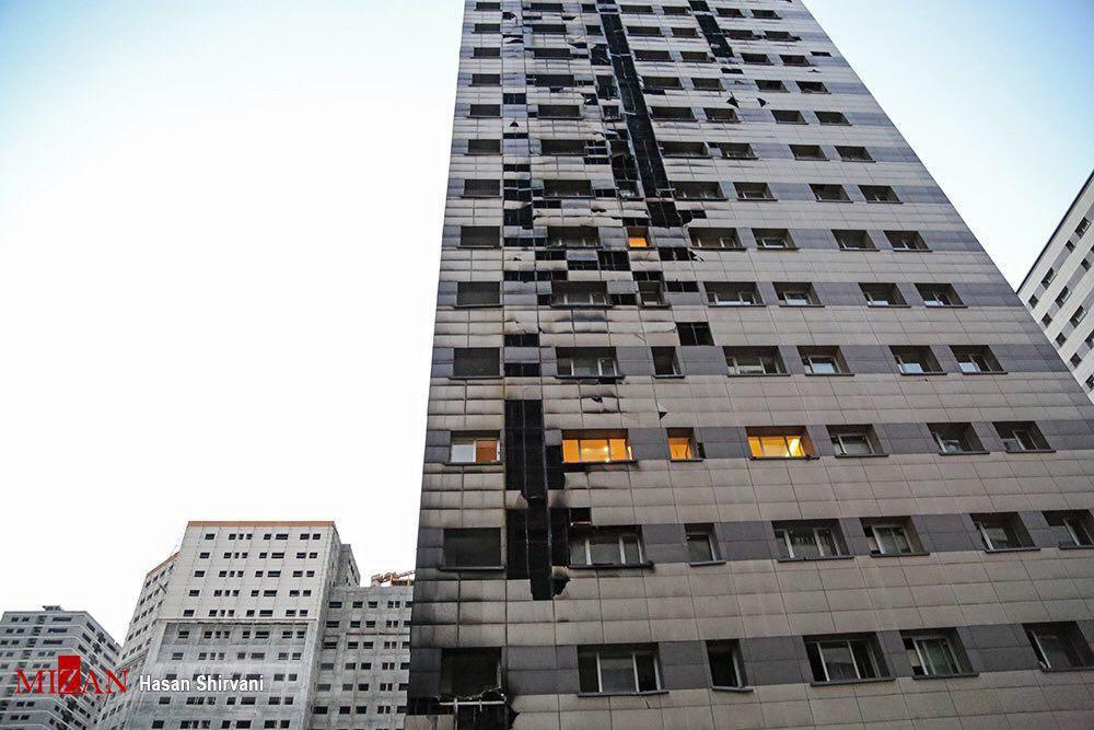 جزئیات آتش‌سوزی در برج مسکونی ۲۲ طبقه در شهرک چیتگر / نجات ۳۰ نفر از ساکنان/۴ نفر مصدوم شدند/ عملیات به پایان رسید+عکس