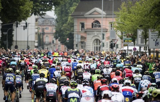 عکس/ تماشاچیان ویژه مسابقات دوچرخه‌سواری «تور دو فرانس»