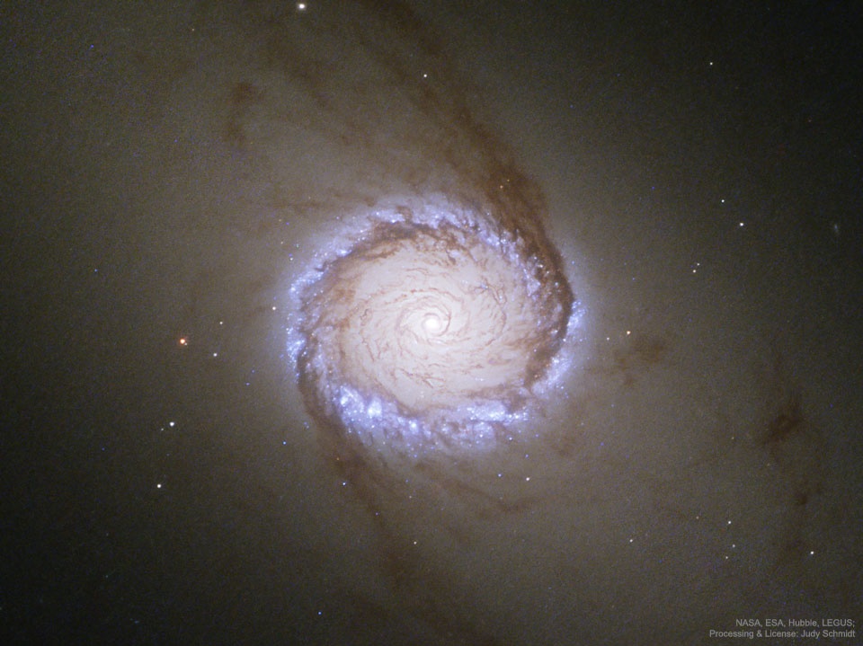 عکس خارق‌العاده تلسکوپ فضایی هابل از یک کهکشان مارپیچی