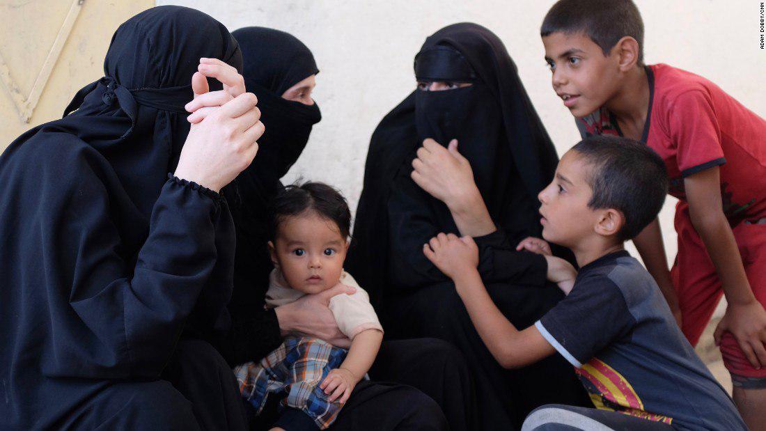 سرنوشت غم‌انگیز عروس‌های جنگجویان؛ در اردوگاه بیوه‌های داعشی چه می‌گذرد؟+تصاویر