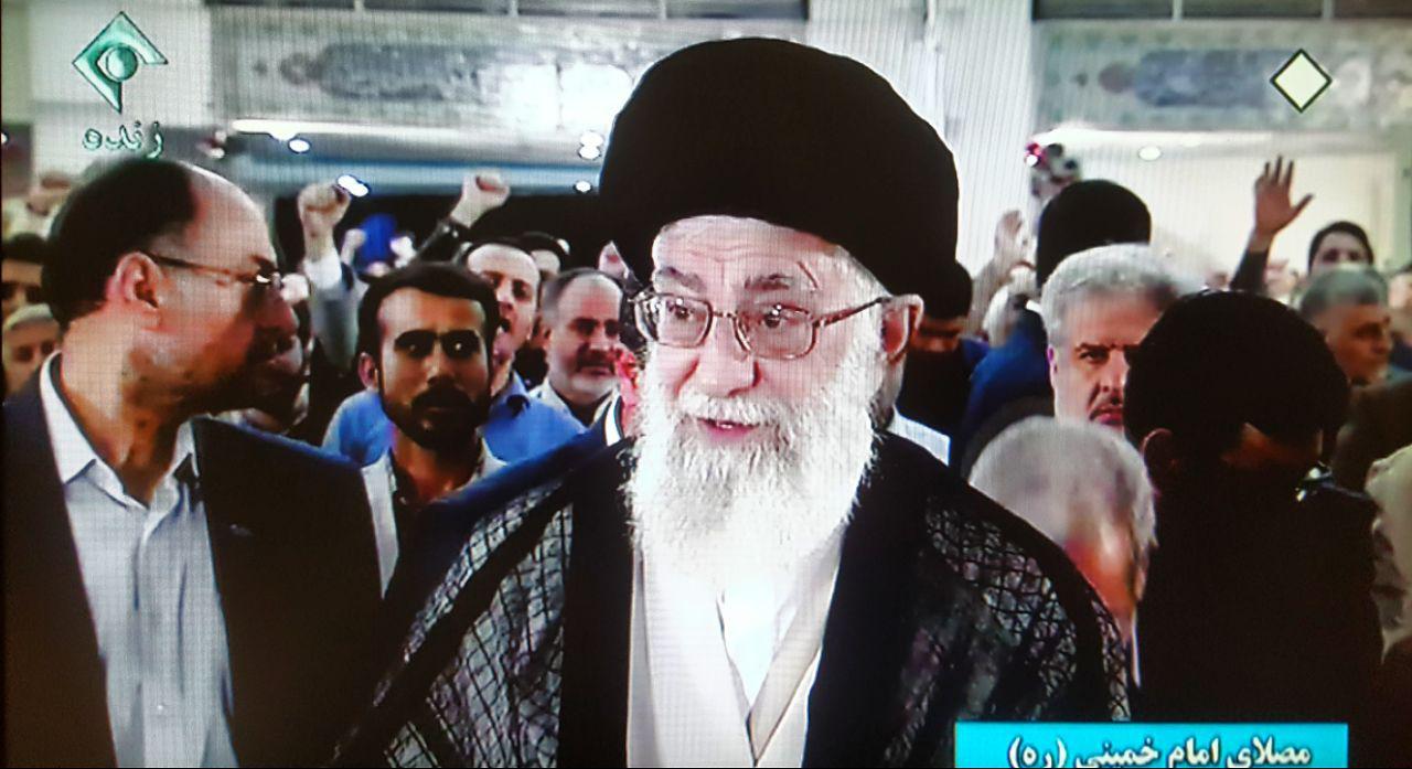 ورود رهبر انقلاب به مصلای تهران برای اقامه نماز عید فطر