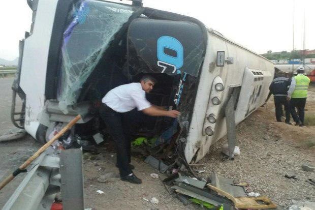 واژگونی اتوبوس در شاهرود که ۳ کشته و ۳۵ مصدوم داشت/ عکس