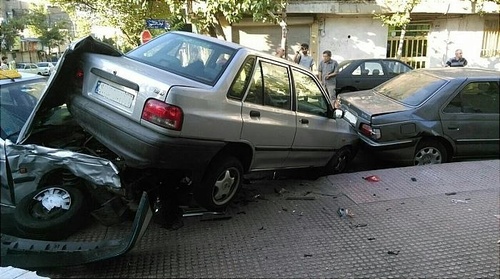 تصادف عجیب ۵ خودرو در تهرانپارس /عکس