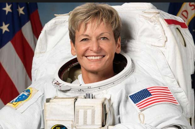 مسن‌ترین فضانورد زن به زمین بازگشت