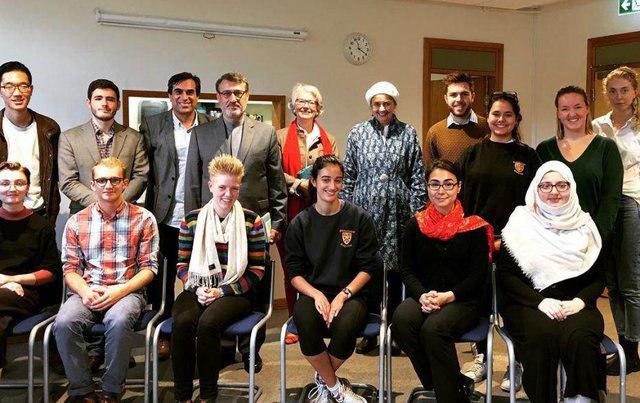 دیدار سفیر ایران در لندن با اساتید و دانشجویان ادبیات فارسی در دانشگاه کمبریج/عکس