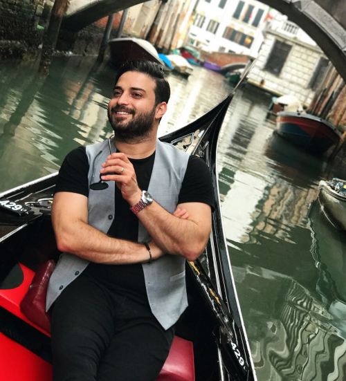 قایق سواری خواننده معروف در ونیز/ عکس