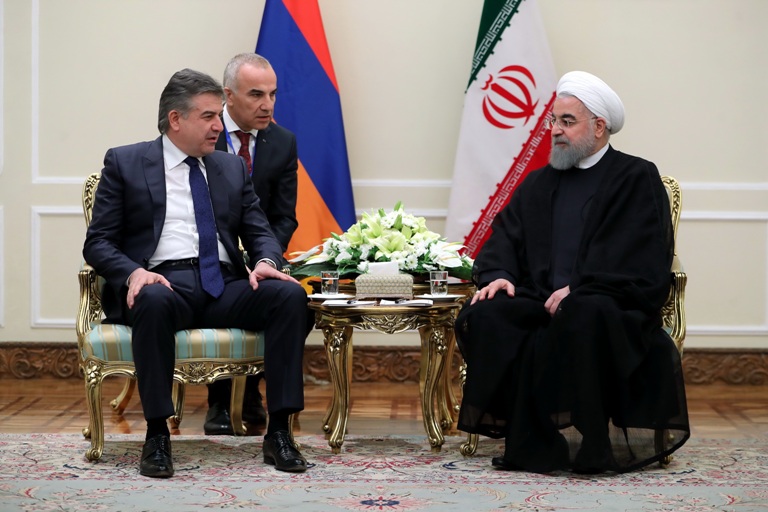 روحانی: ایران مصمم به توسعه همکاری‌ با کشورهای همسایه است/ جنگ و تشدید اختلافات منطقه ای به نفع هیچ کشوری نیست