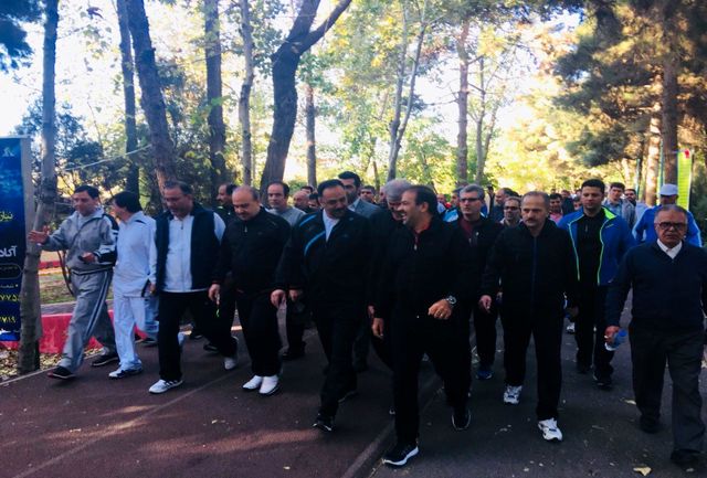 حضور سلطانی‌فر در مراسم پیاده‌روی کارکنان وزارت ورزش و جوانان+ عکس