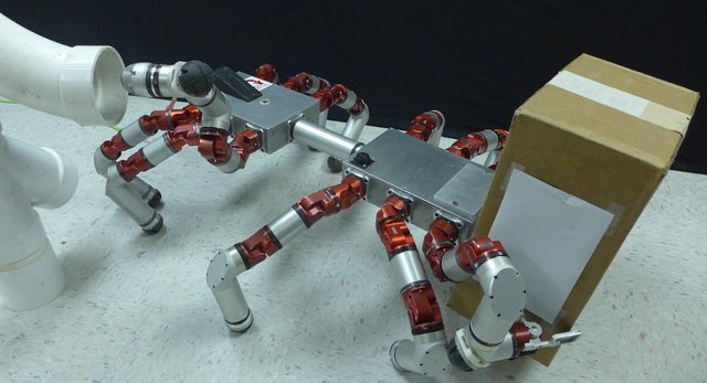 توسعه یک ربات ماژولار همه فن حریف