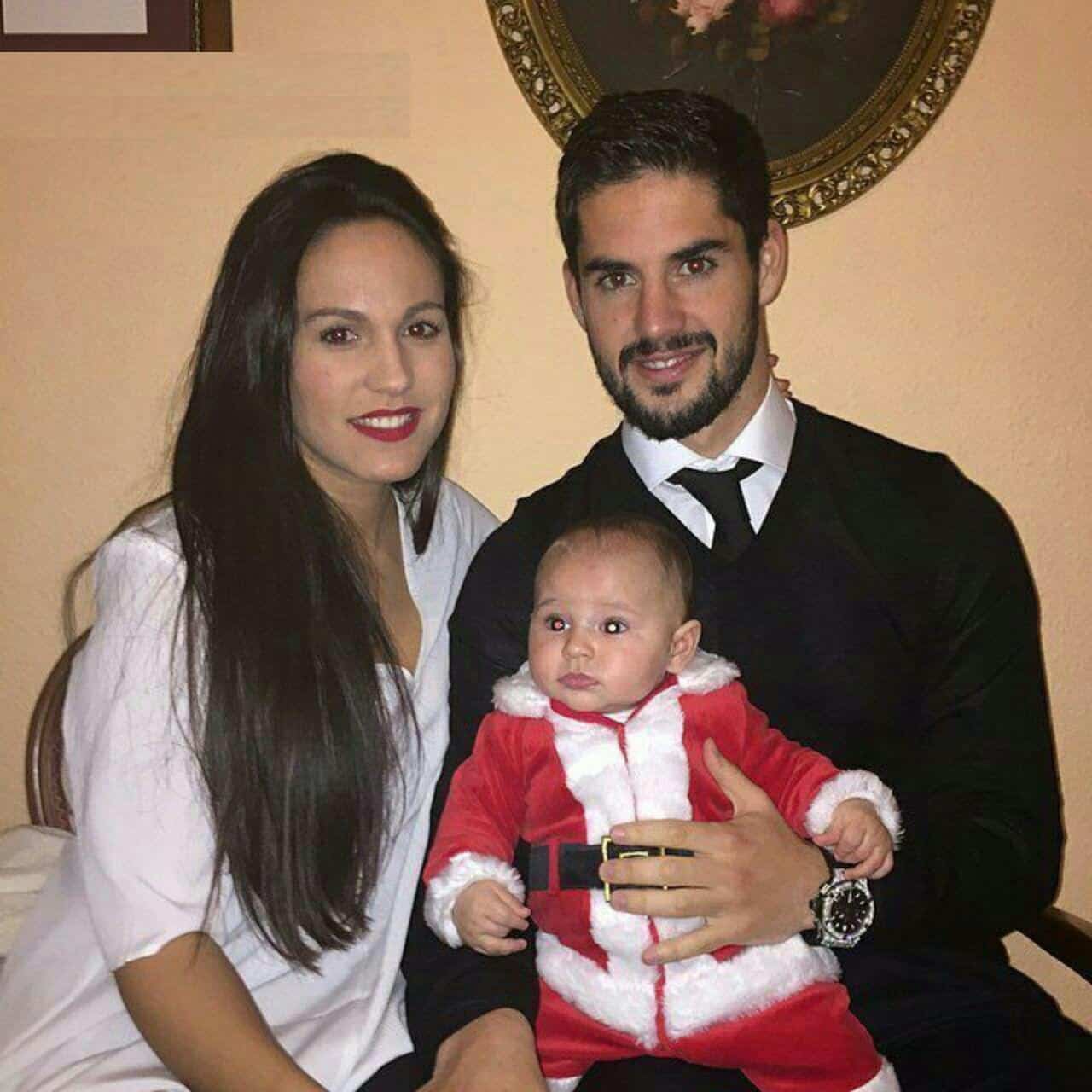 هافبک هجومی رئال مادرید به همراه همسر و فرزندش/عکس