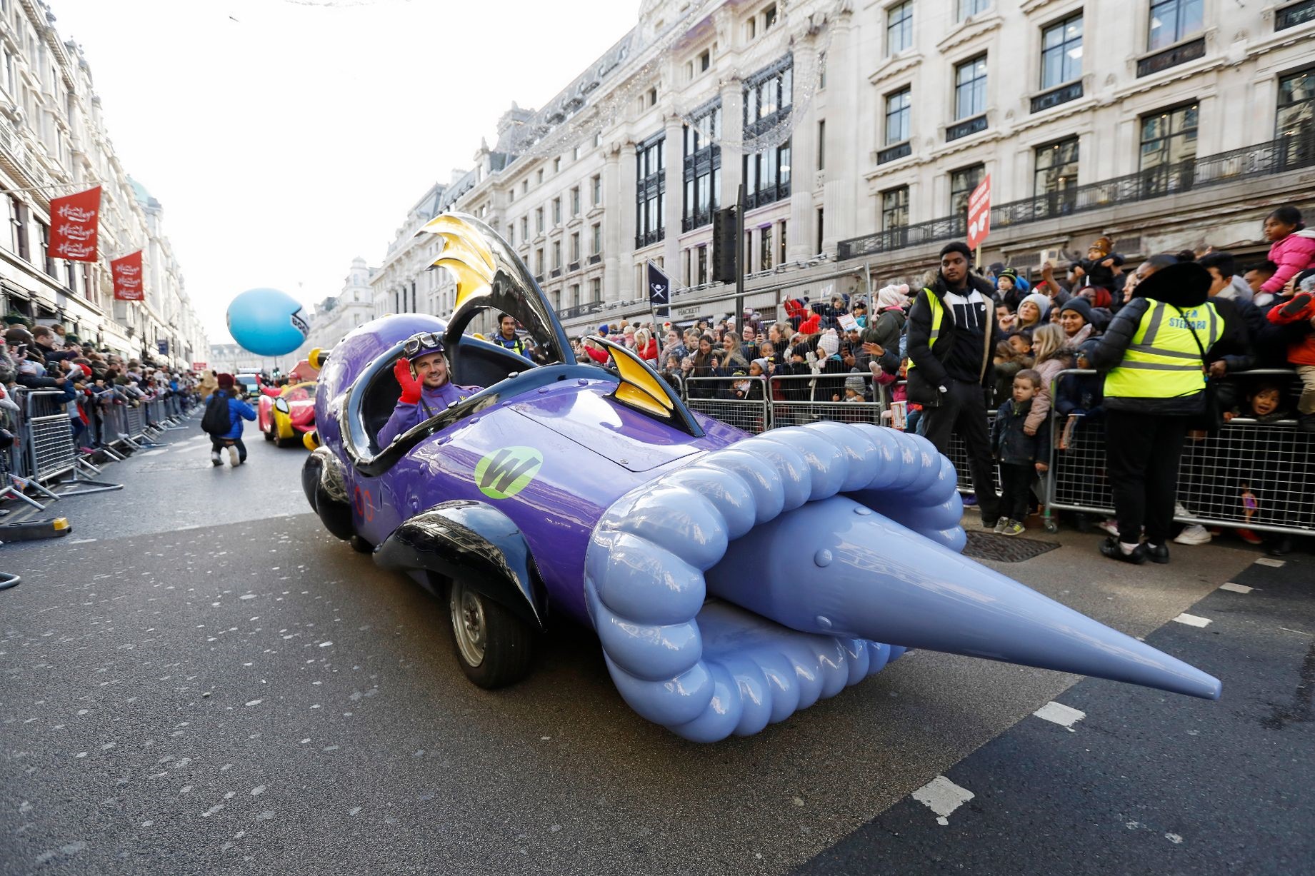 تصاویر / رژه اسباب‌بازی‌های غول‌پیکر در خیابان‌های لندن