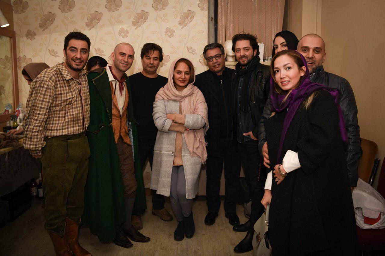 مهناز افشار، بهرام رادان و نوید محمدزاده در پشت صحنه یک نمایش+ عکس