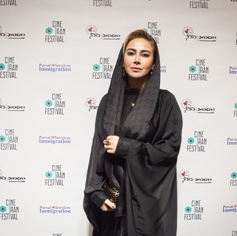 تیپ خانم بازیگر در مراسم اکران فیلمش در خارج از کشور + عکس