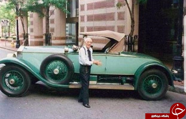 پیرمرد 102 ساله و اتومبیل 82 ساله‌اش +عکس