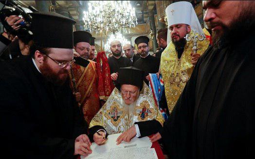 تصمیم تاریخی کلیسای ارتدکس اوکراین برای جدایی از کلیسای روسیه و خشم مسکو