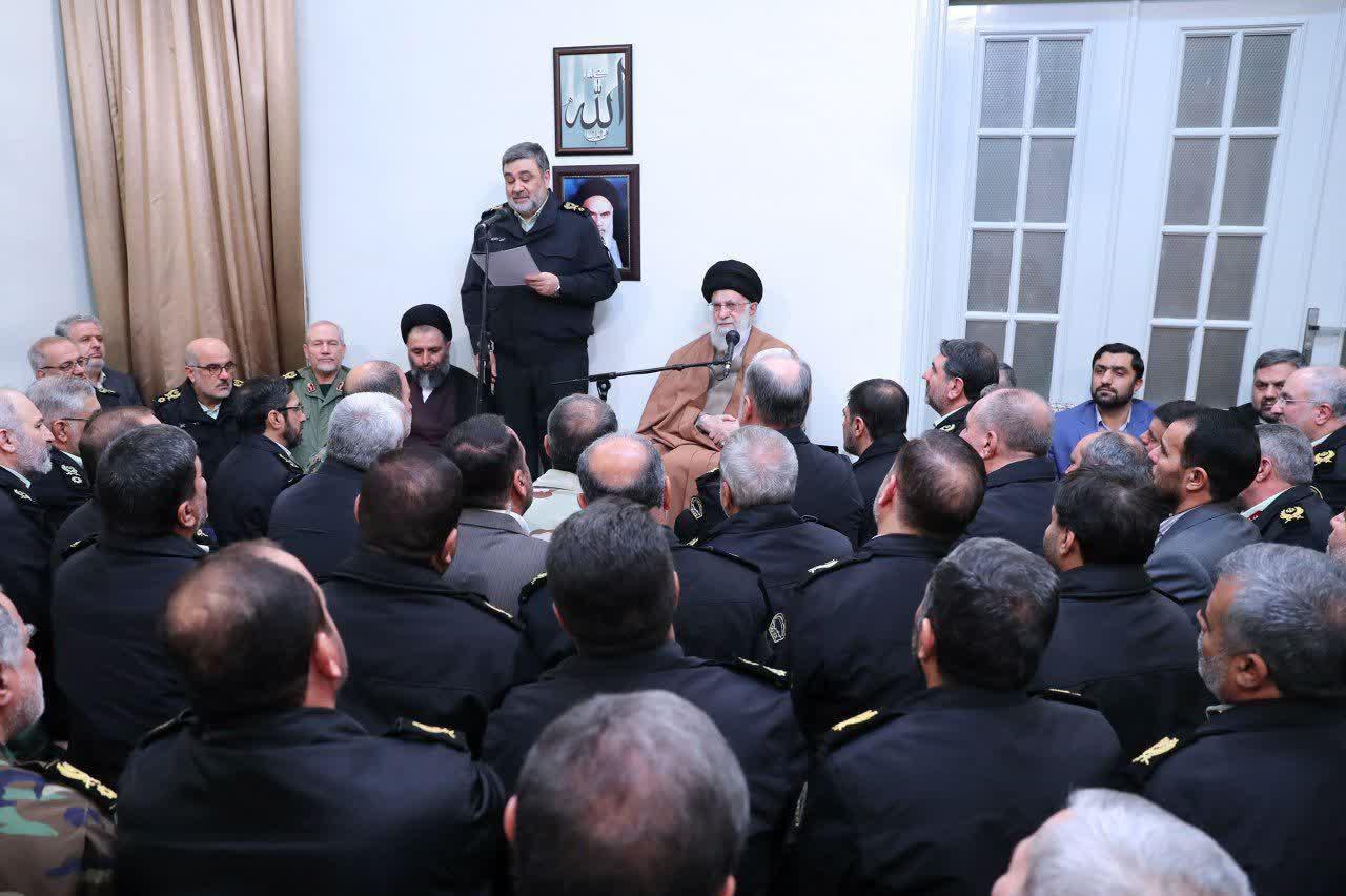 رهبر انقلاب: عملکرد نیروی انتظامی باید عاقلانه، مدبرانه و اعتمادآفرین باشد