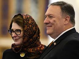 روسری همسر پمپئو با طرح ایرانی! / عکس