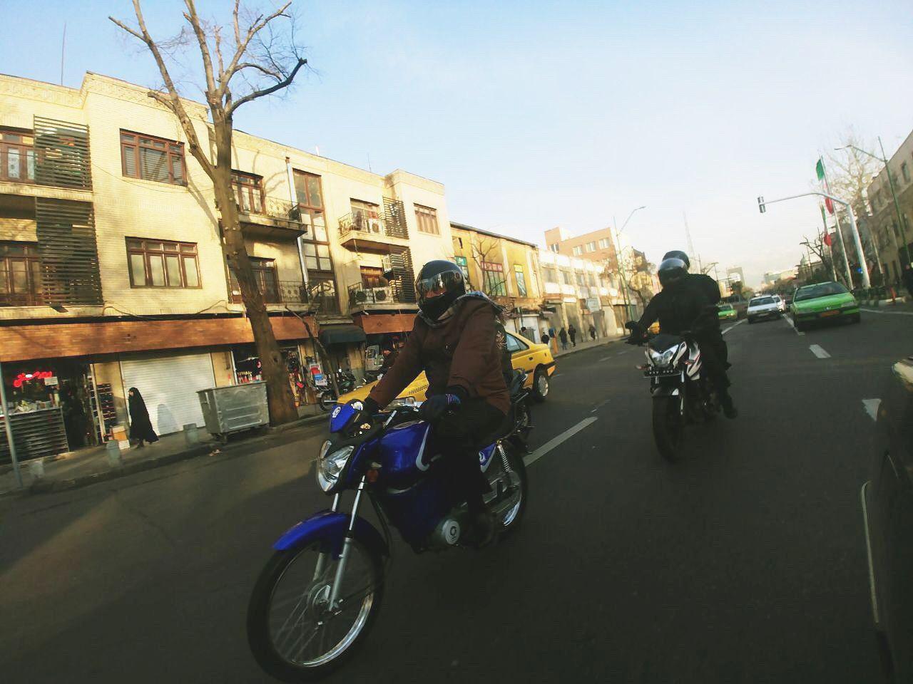 عکس| موتور برقی زیر پای شهردار تهران