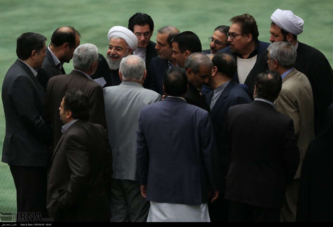 خاطره‌گویی روحانی از مراجعه به پزشک| نمایندگان هنگام بدرقه رئیس‌جمهور چه گفتند؟+عکس