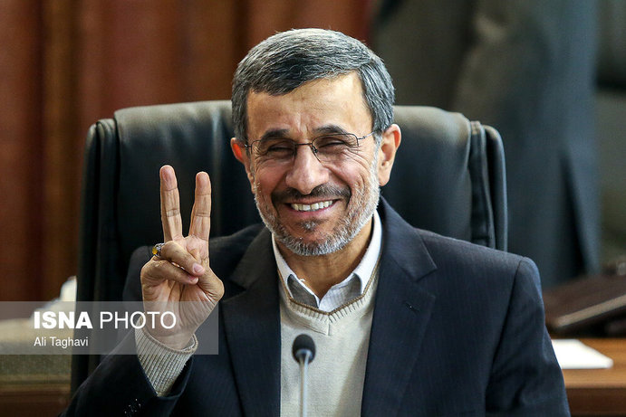 ایران بین دو چهره؛ لبخند احمدی‌نژاد در برابر نگرانی ظریف و شمخانی