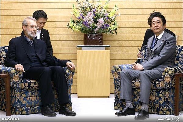 دیدار علی لاریجانی با نخست وزیر ژاپن/ عکس