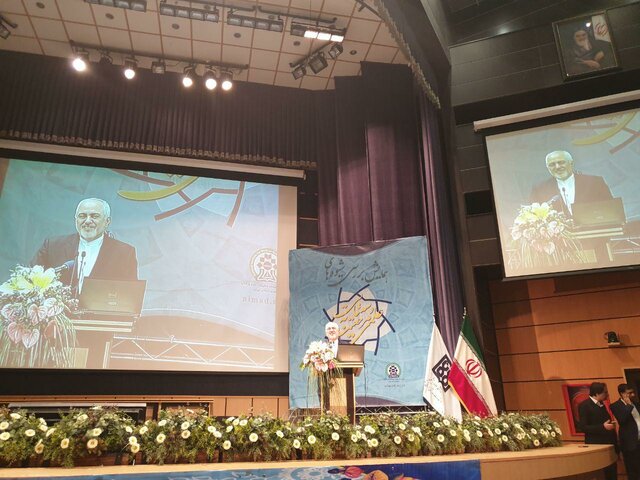 ظریف در اولین سخنرانی پس از رد استعفایش: بدون مردم 