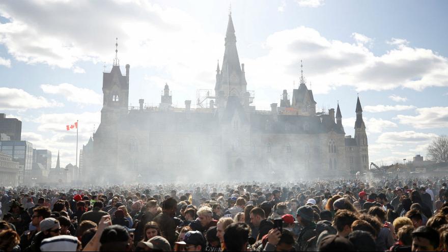 بزرگترین «جشن ماری‌جوانا» آمریکای شمالی را غرق دود کرد +عکس
