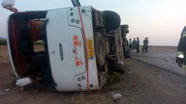 2 کشته و 20 زخمی در حادثه واژگونی اتوبوس حامل دانش‌آموزان در زاهدان