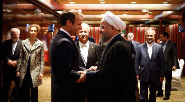 روحانی در تماس تلفنی رییس‌جمهور فرانسه: ایران هیچ محدودیتی را فرای تعهداتش نمی پذیرد