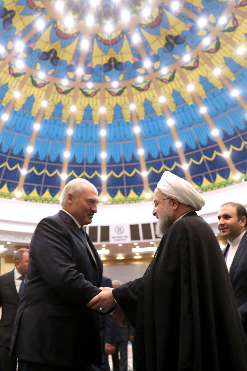 هدیه رئیس جمهوری بلاروس به روحانی +عکس