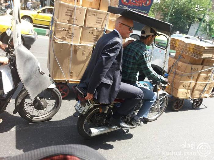 سفیر آلمان با موتور به محل کارش در تهران می رود + عکس ها