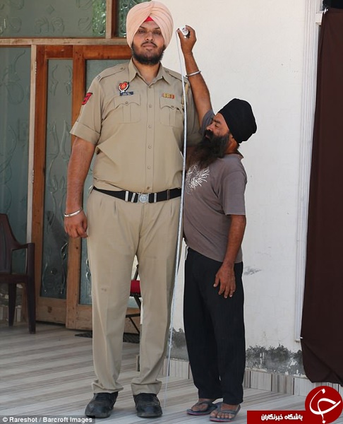 قدبلندترین افسر پلیس جهان در هند خدمت می‌کند / عکس