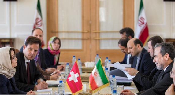 دور تازه گفت‌وگوهای سیاسی ایران و سوئیس در تهران/تاکید عراقچی و همتای سوییسی‌اش بر حفظ برجام