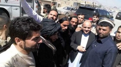 انفجار در اجتماع طالبان و سربازان افغانستان/ دستکم ۲۶ کشته/اقدام بی سابقه وزیر کشور افغانستان مقابل طالبان و تصویری که دست به دست می شود!+فیلم انفجار در اجتماع طالبان و سربازان افغانستان/ دستکم ۲۶ کشته/اقدام بی سابقه وزیر کشور افغانستان مقابل طالبان و تصویری که دست به دست می شود!+فیلم